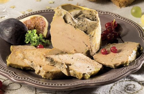 Foie gras de canard du sud-ouest mi-cuit attentivement sélectionnés