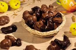 Figurines de Pâques fourrées au praliné (enrobées chocolat au lait et noir)