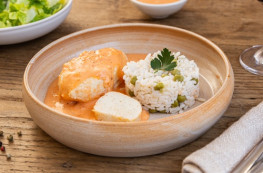 Quenelle de brochet sauce Nantua et son riz