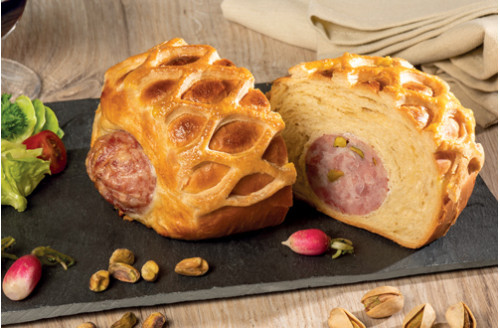Brioche fourrée au saucisson pistaché