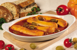 Quenelles pur beurre à la lyonnaise sauce tomate et olives vertes