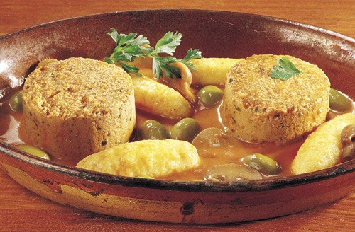 Gâteau de foie de volaille et ses mini-quenelles sauce financière